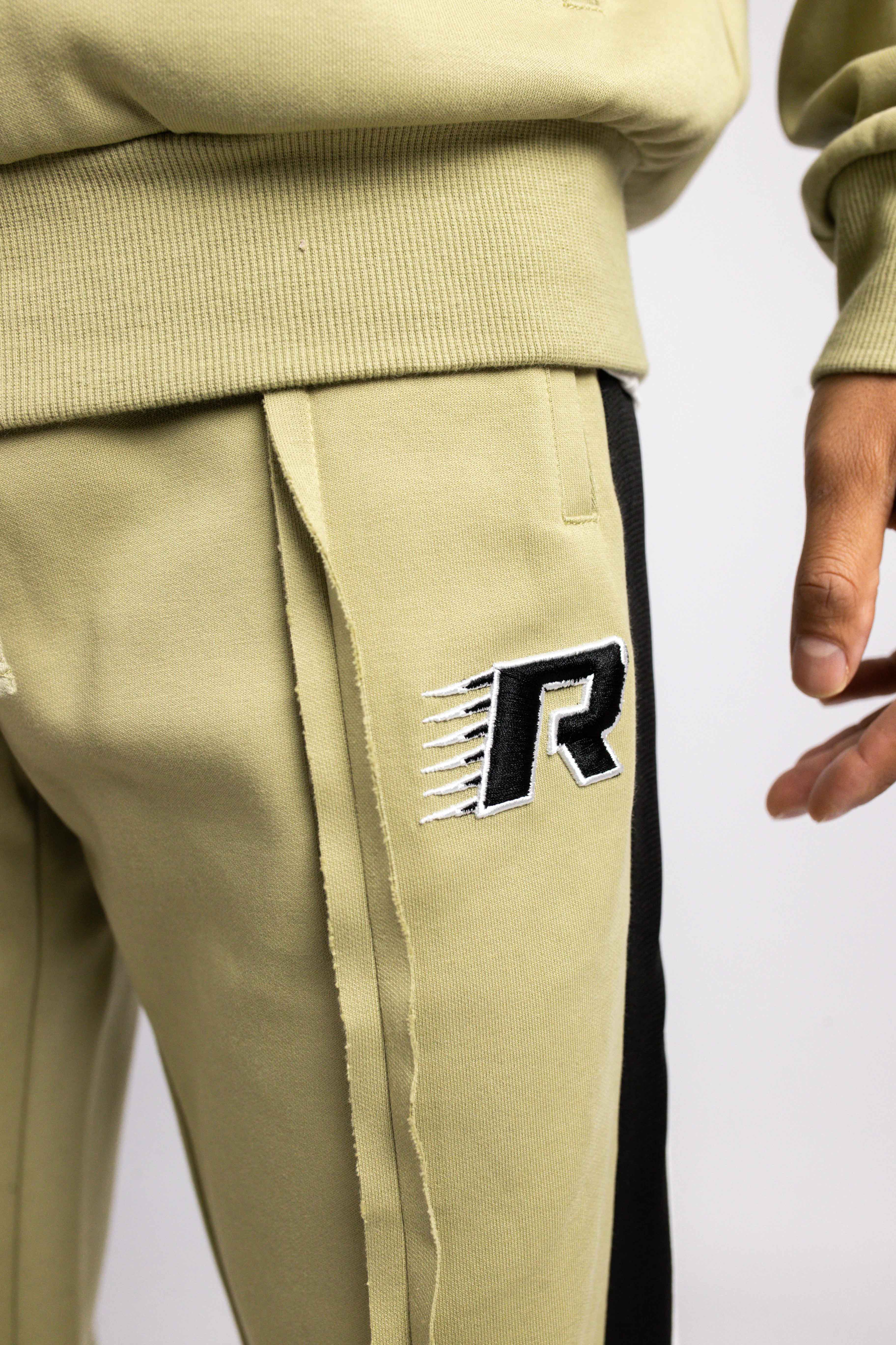 RAW SEAM STRAIGHT LEG ZIP JOGGER GREEN