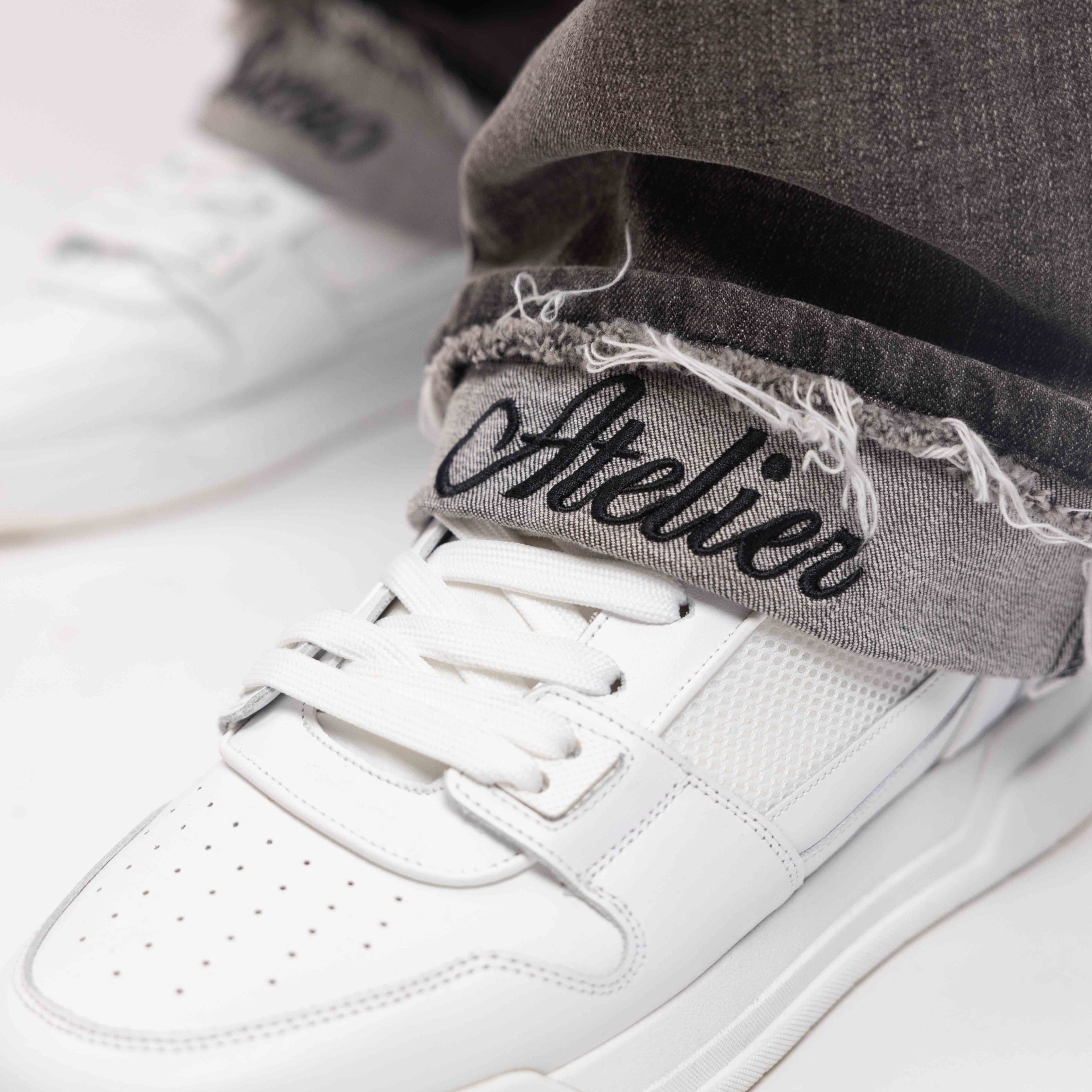 RELAXED FADED FOLD DENIM JEANS