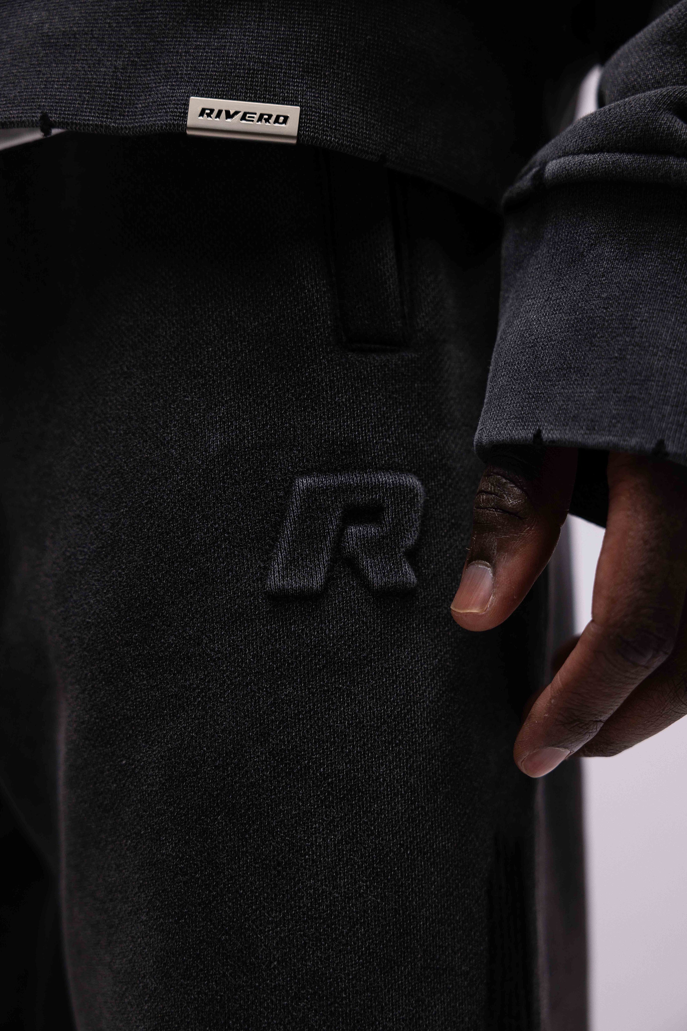 SIGNATURE EMBOSSED WASHED JOGGER