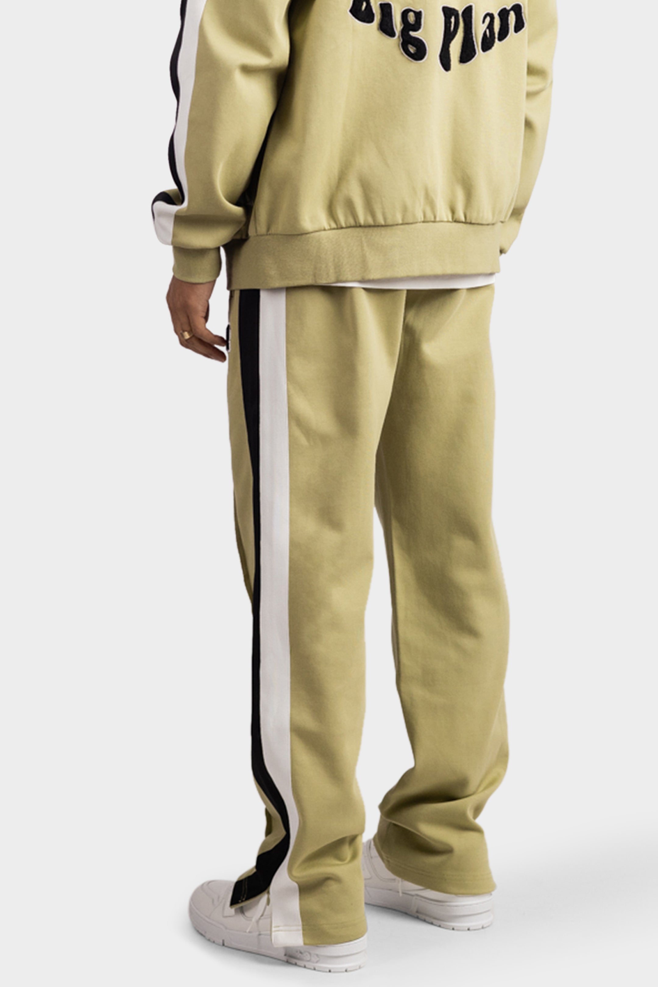 RAW SEAM STRAIGHT LEG ZIP JOGGER GREEN