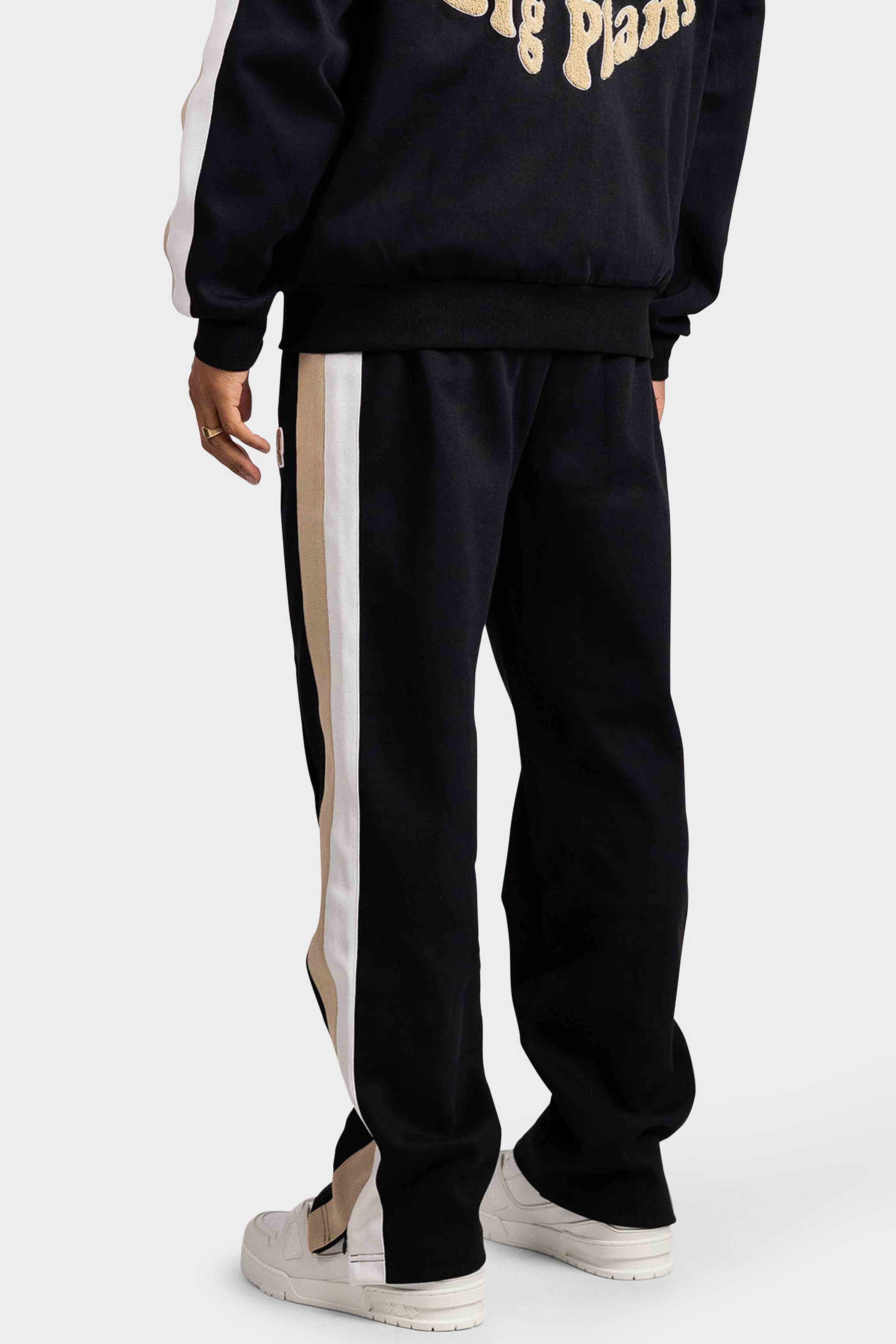 RAW SEAM STRAIGHT LEG ZIP JOGGER BLACK