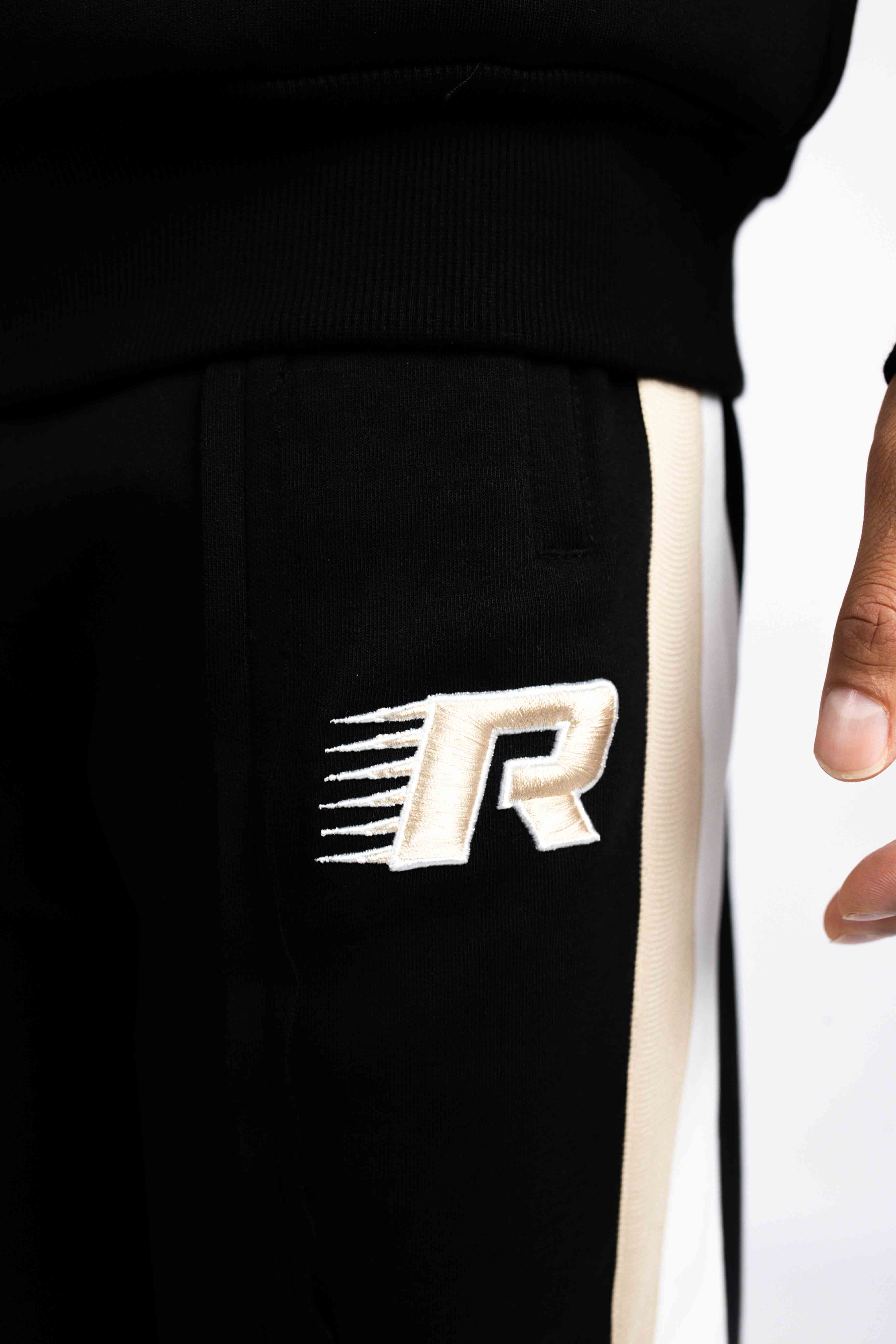 RAW SEAM STRAIGHT LEG ZIP JOGGER BLACK