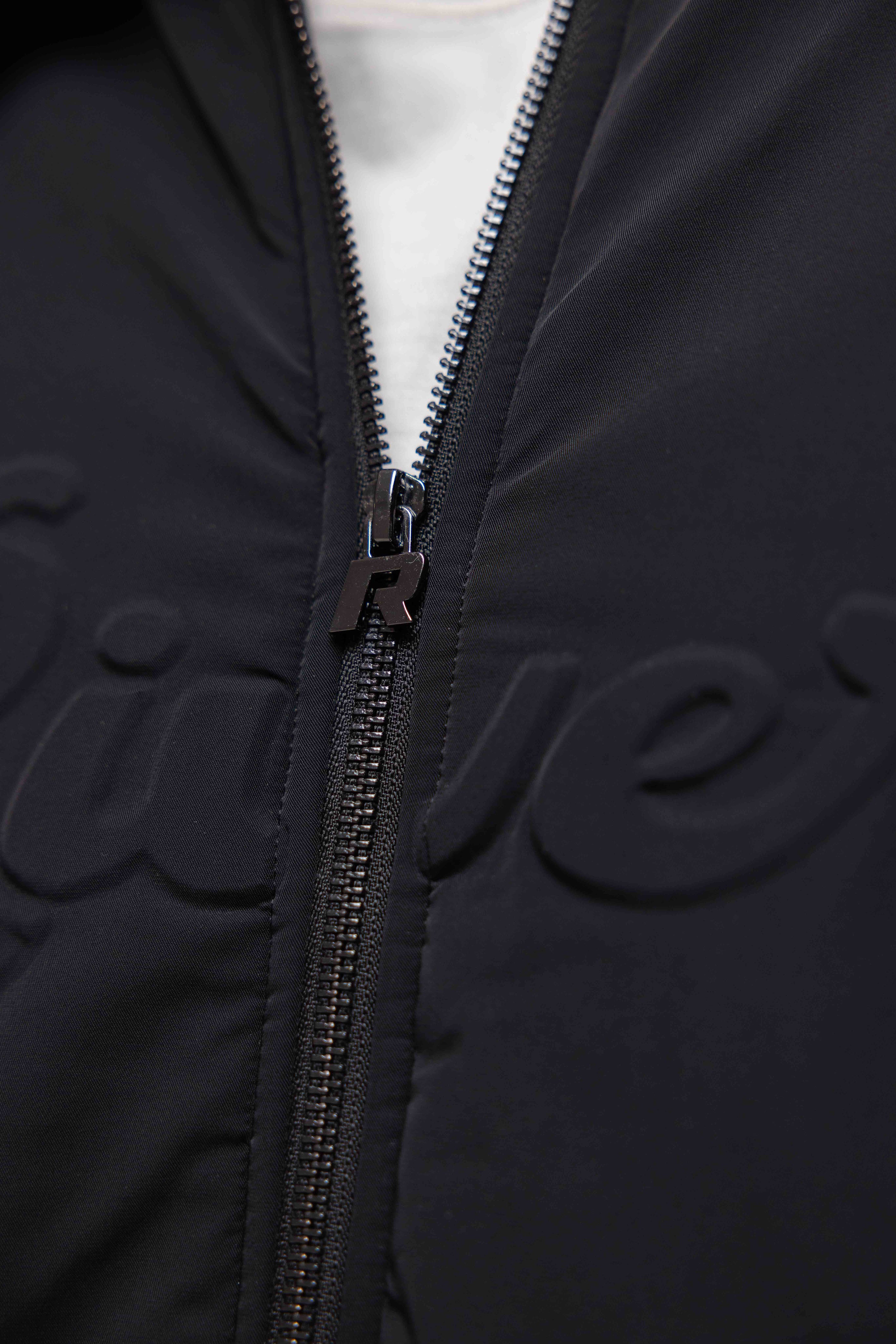 FROSTLINE EMBOSSED JACKET BLACK