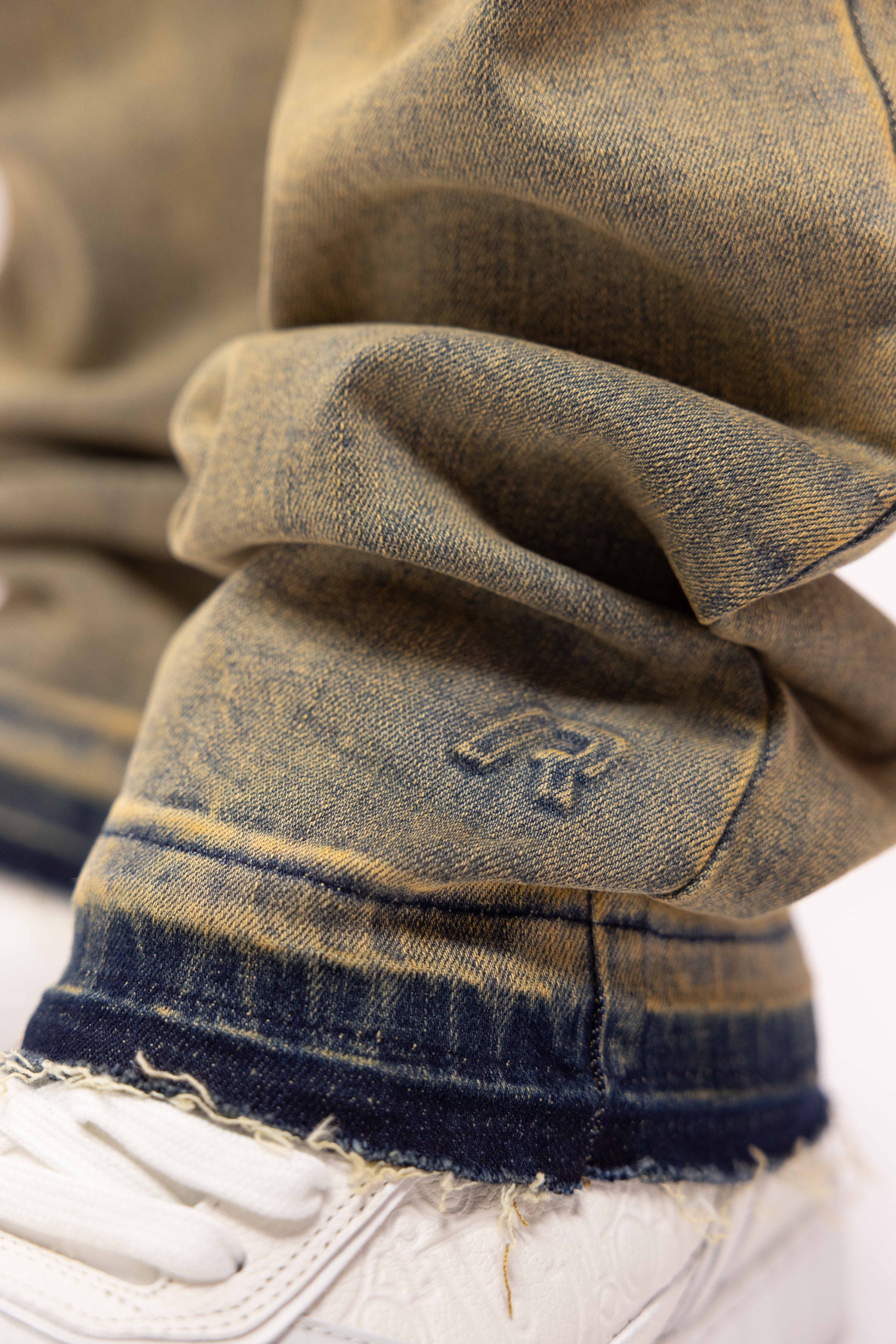 REGULAR GRADIENT WASHED DENIM JEANS