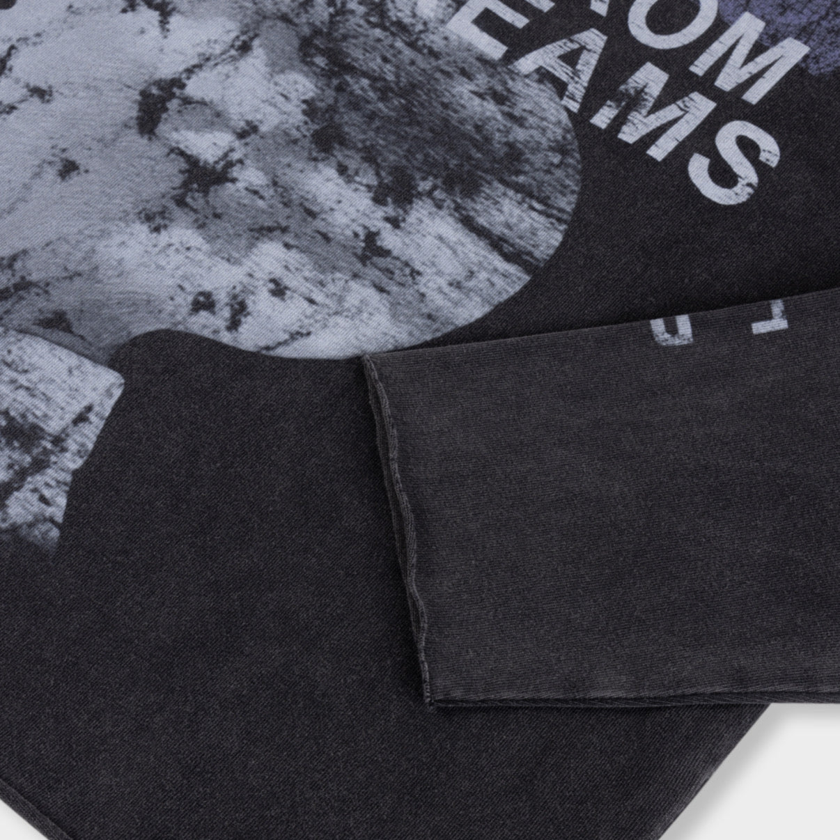 DAYDREAMS RAW EDGE LONGSLEEVE WASHED BLACK