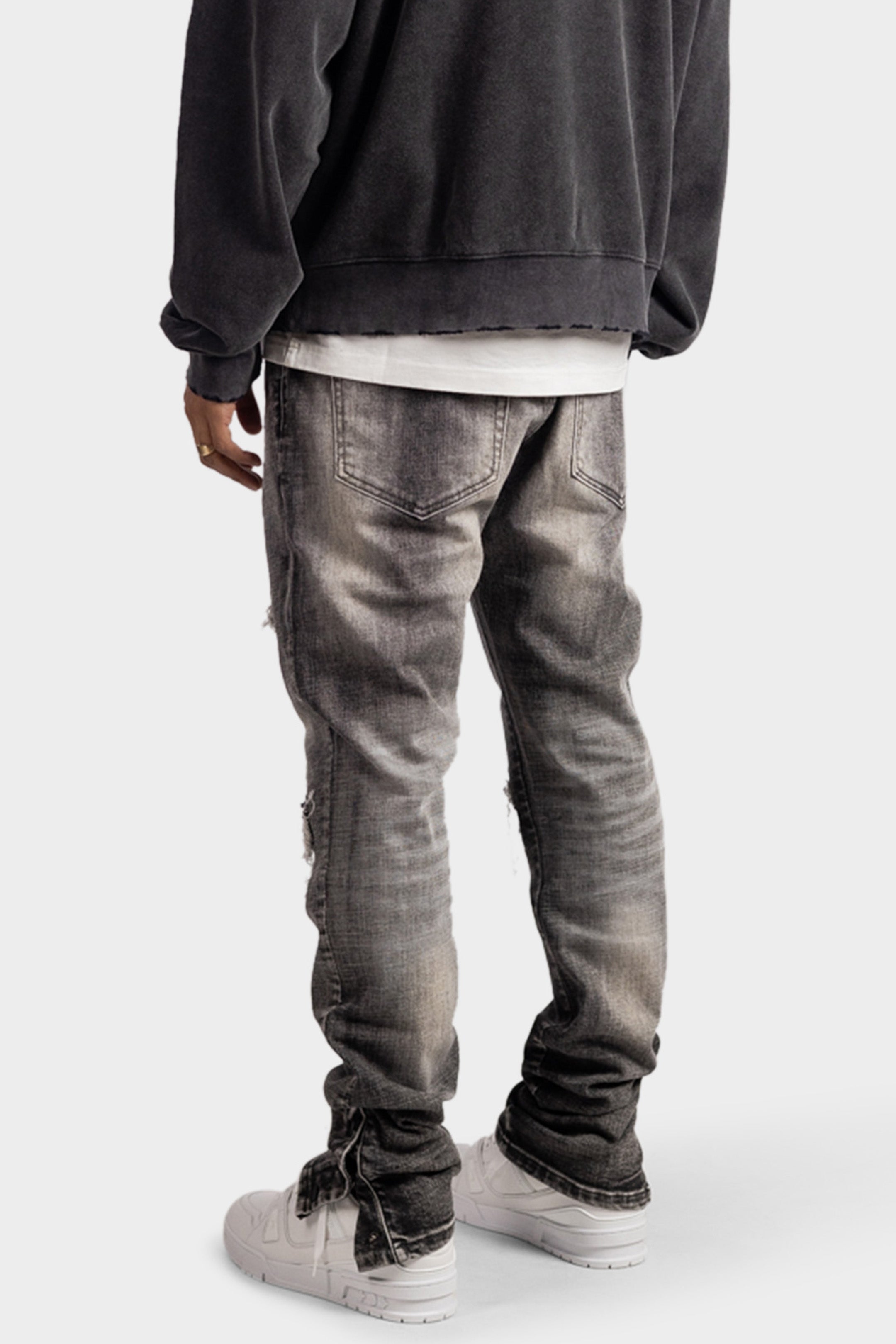 BUTTON RIPPED DENIM JEANS GREY