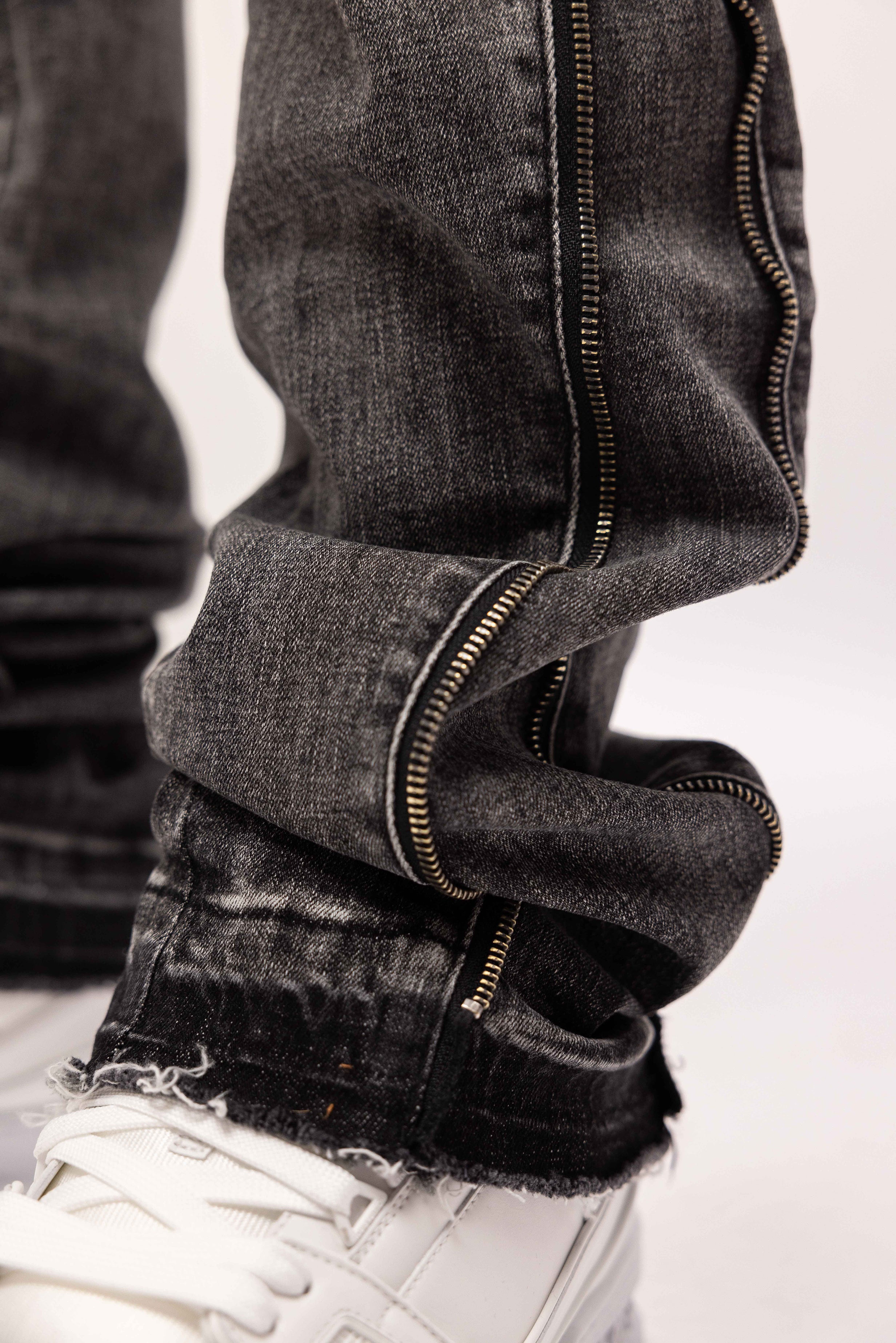 REGULAR SIDE ZIPPED WASHED DENIM JEANS BLACK/GREY