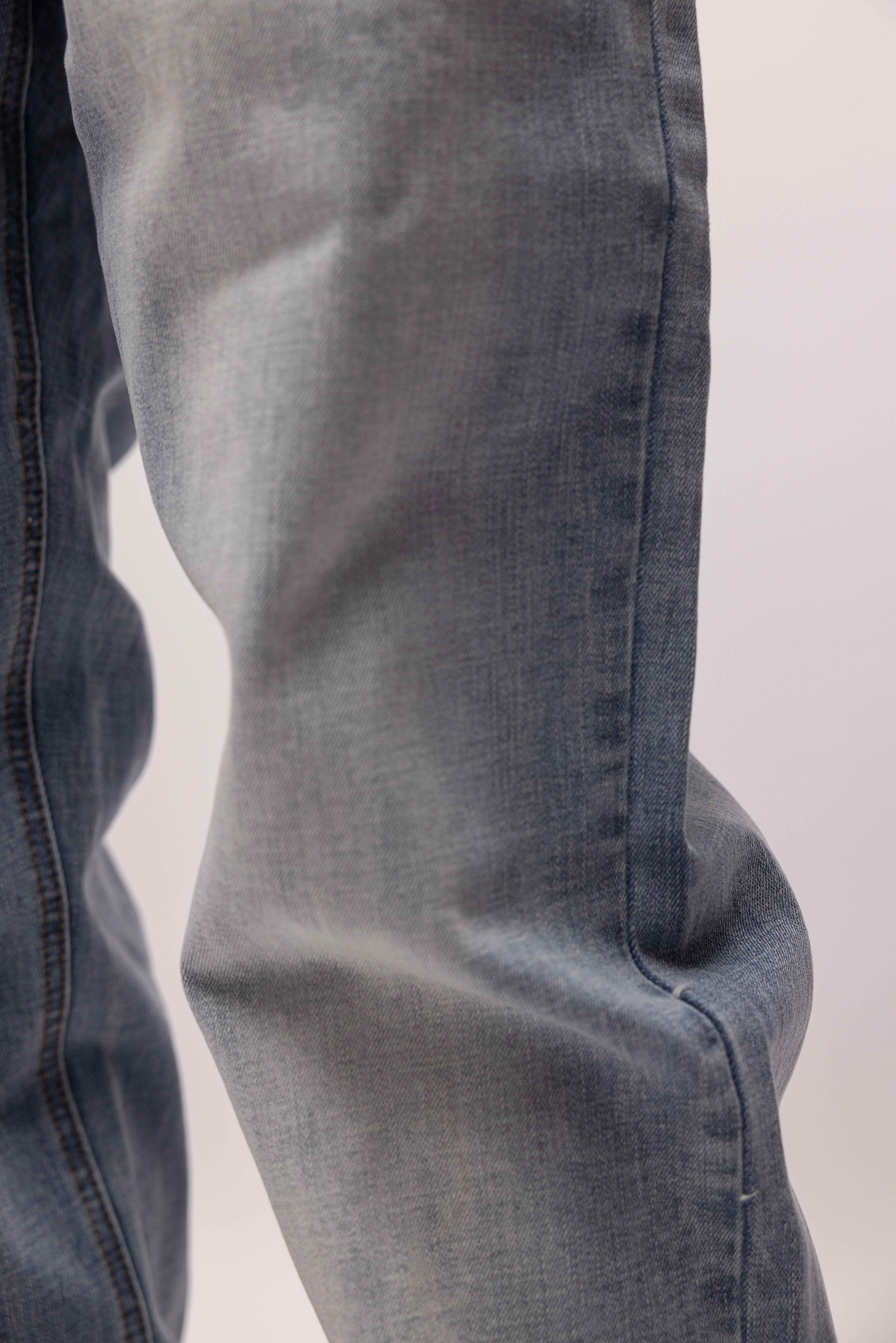 REGULAR EMBOSSED WASHED DENIM JEANS