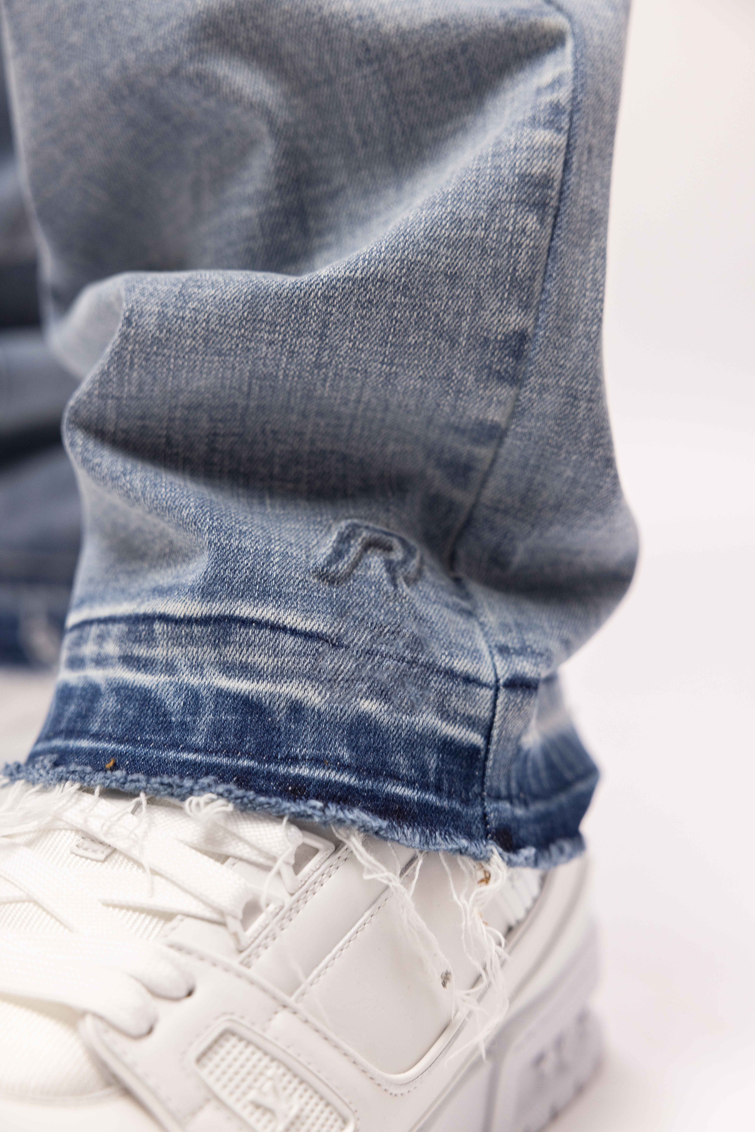 REGULAR EMBOSSED WASHED DENIM JEANS