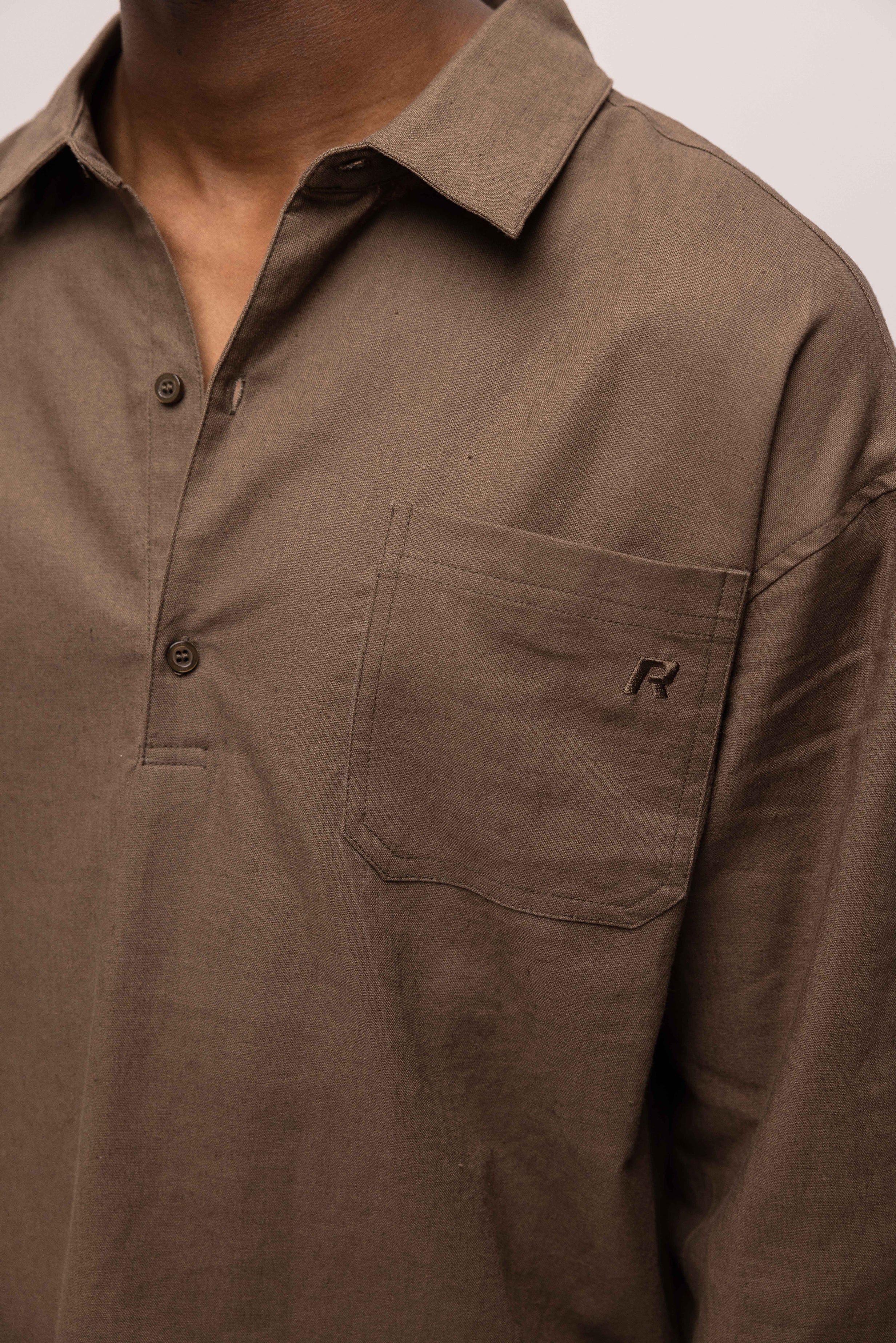 LINEN SHIRT QUARTER BUTTON BROWN