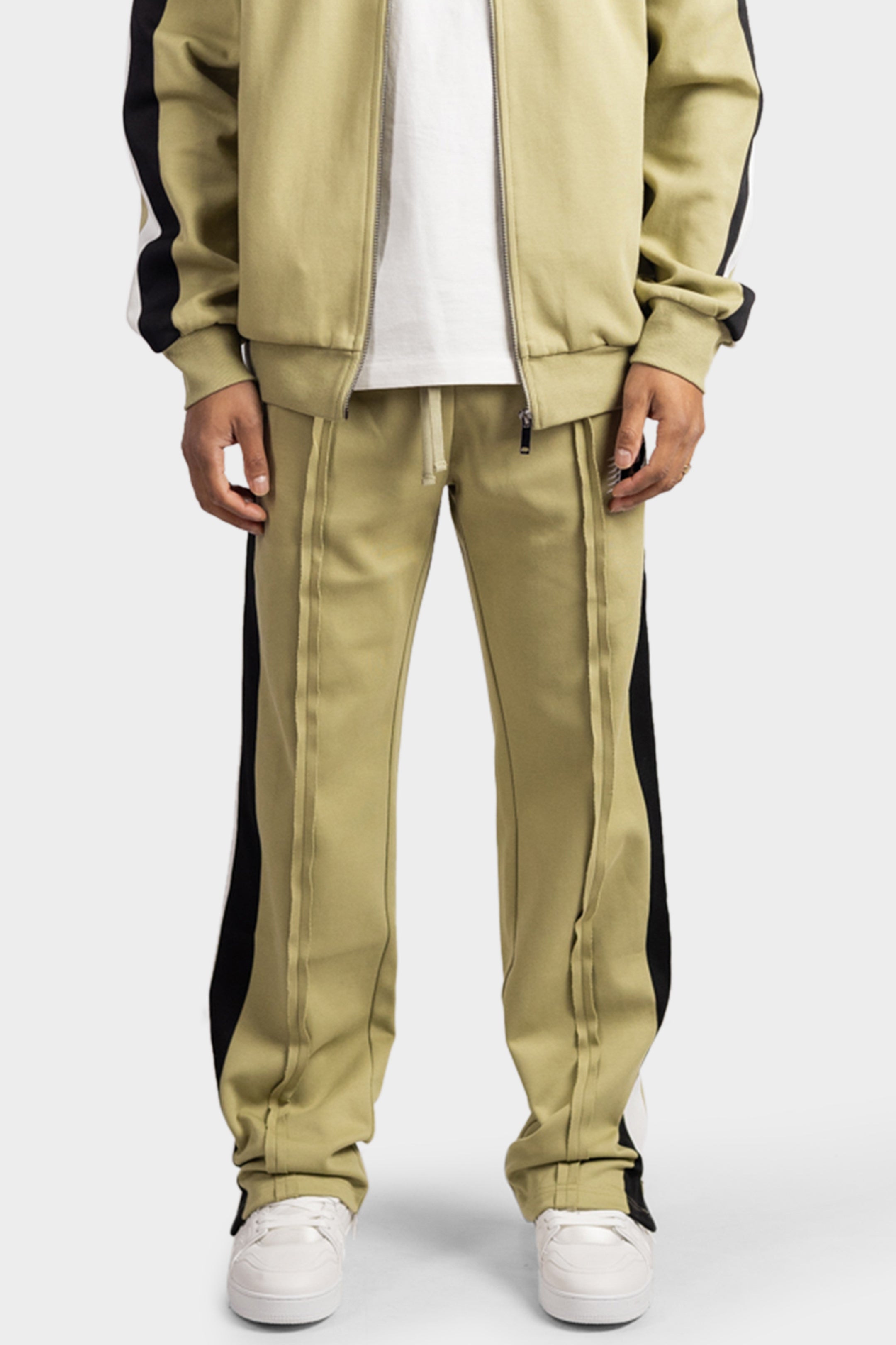RAW SEAM STRAIGHT LEG ZIP JOGGER GREEN