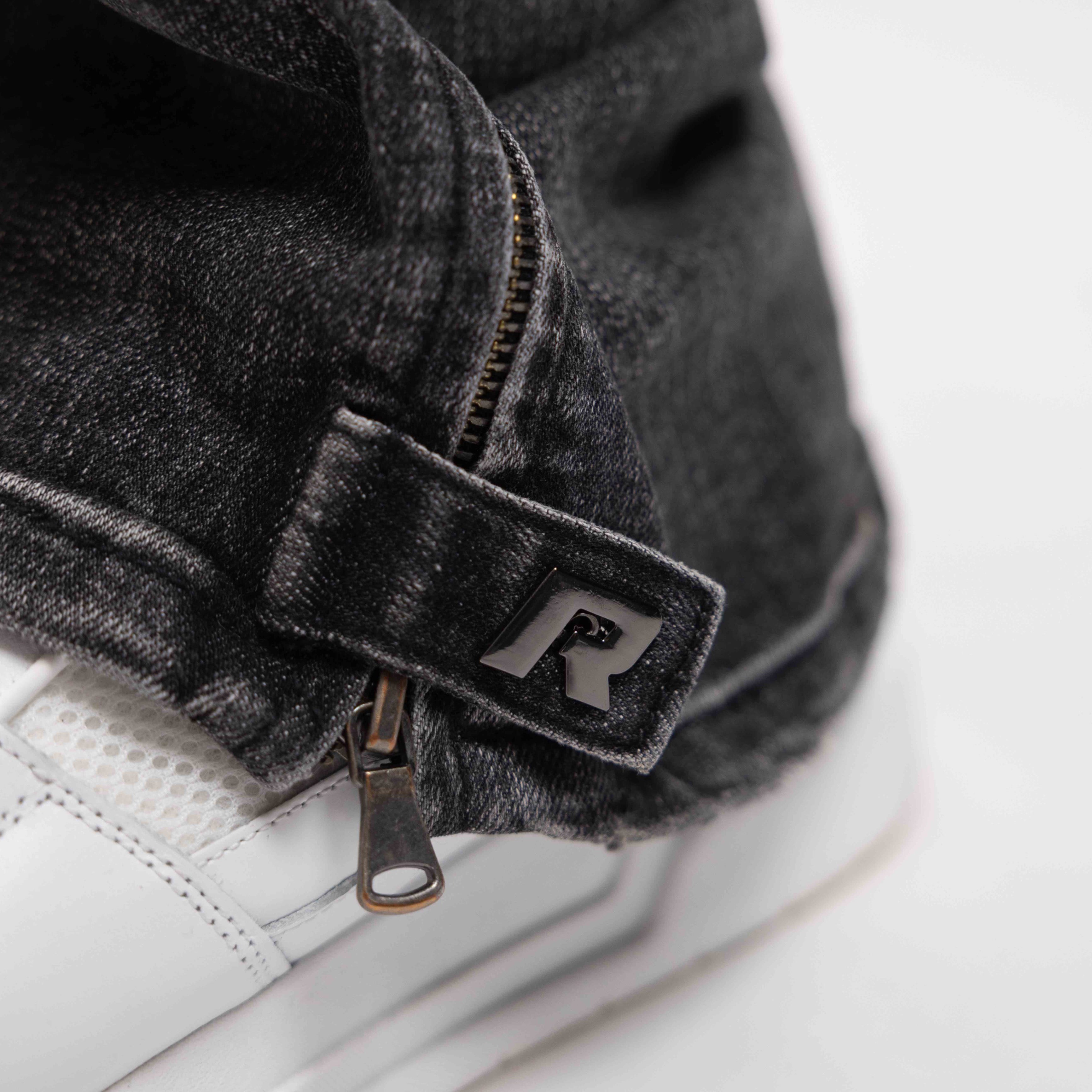 RELAXED BUTTONED ZIP DENIM WASHED BLACK – Rivero Fashion
