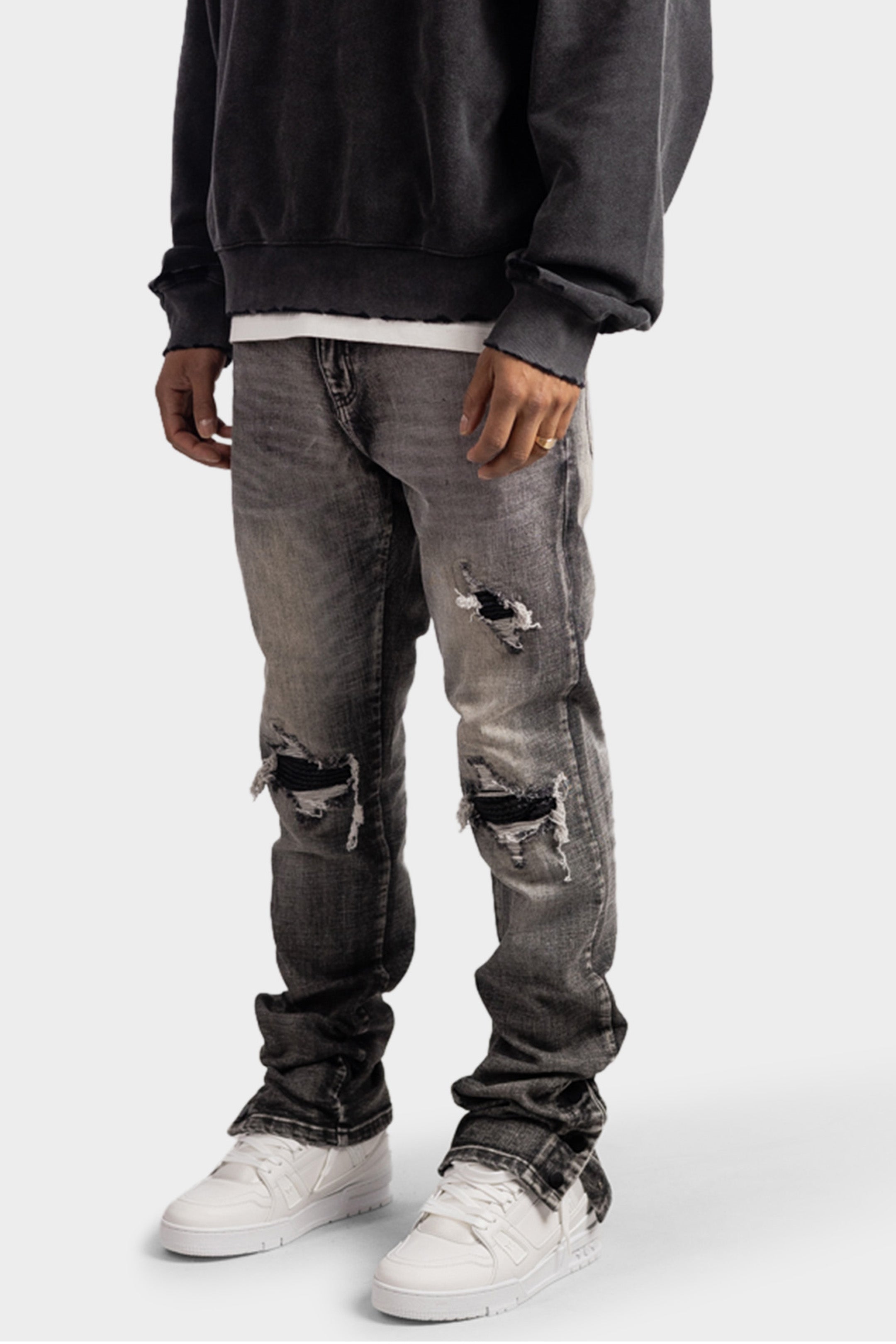 BUTTON RIPPED DENIM JEANS GREY