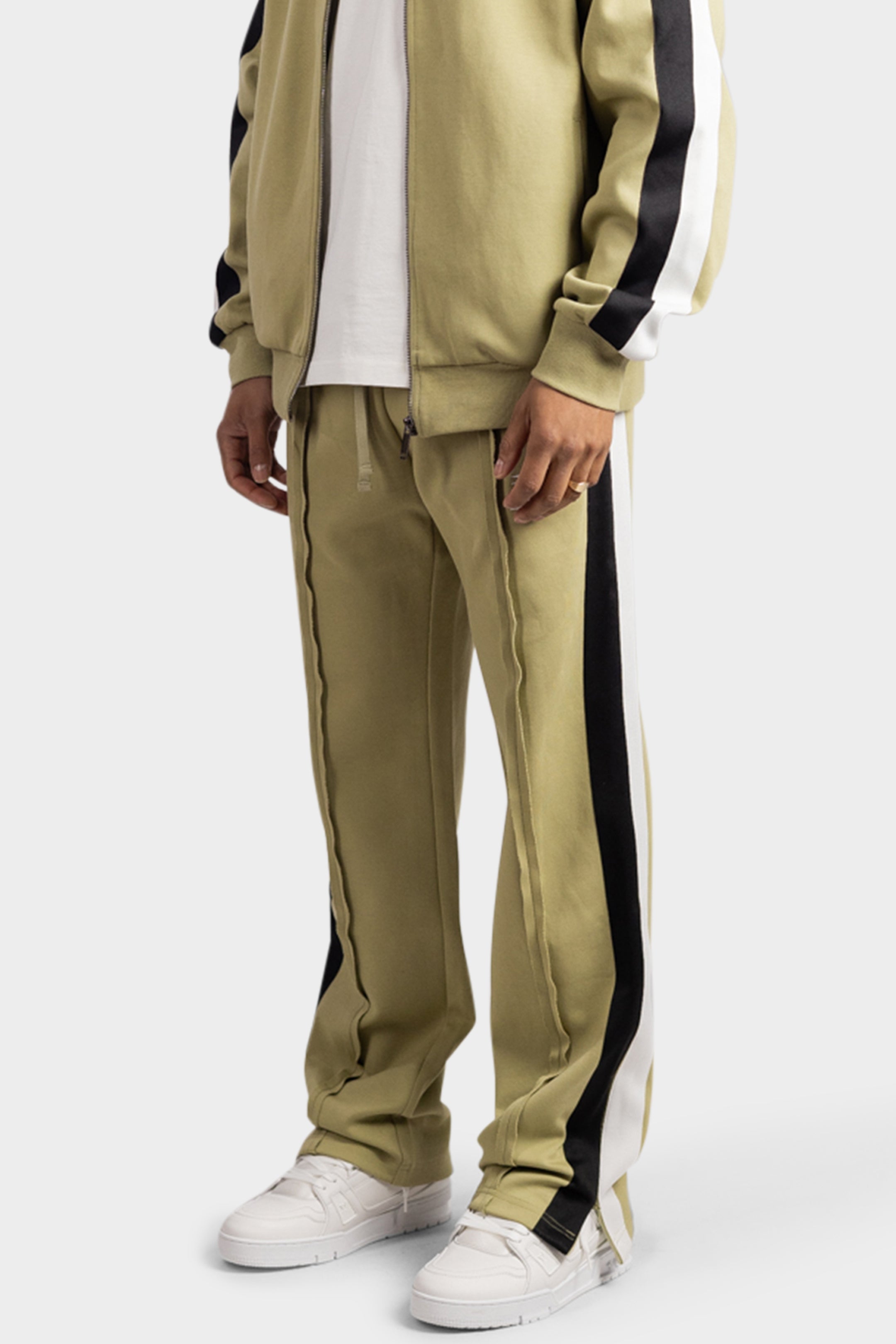 RAW SEAM STRAIGHT LEG ZIP JOGGER GREEN