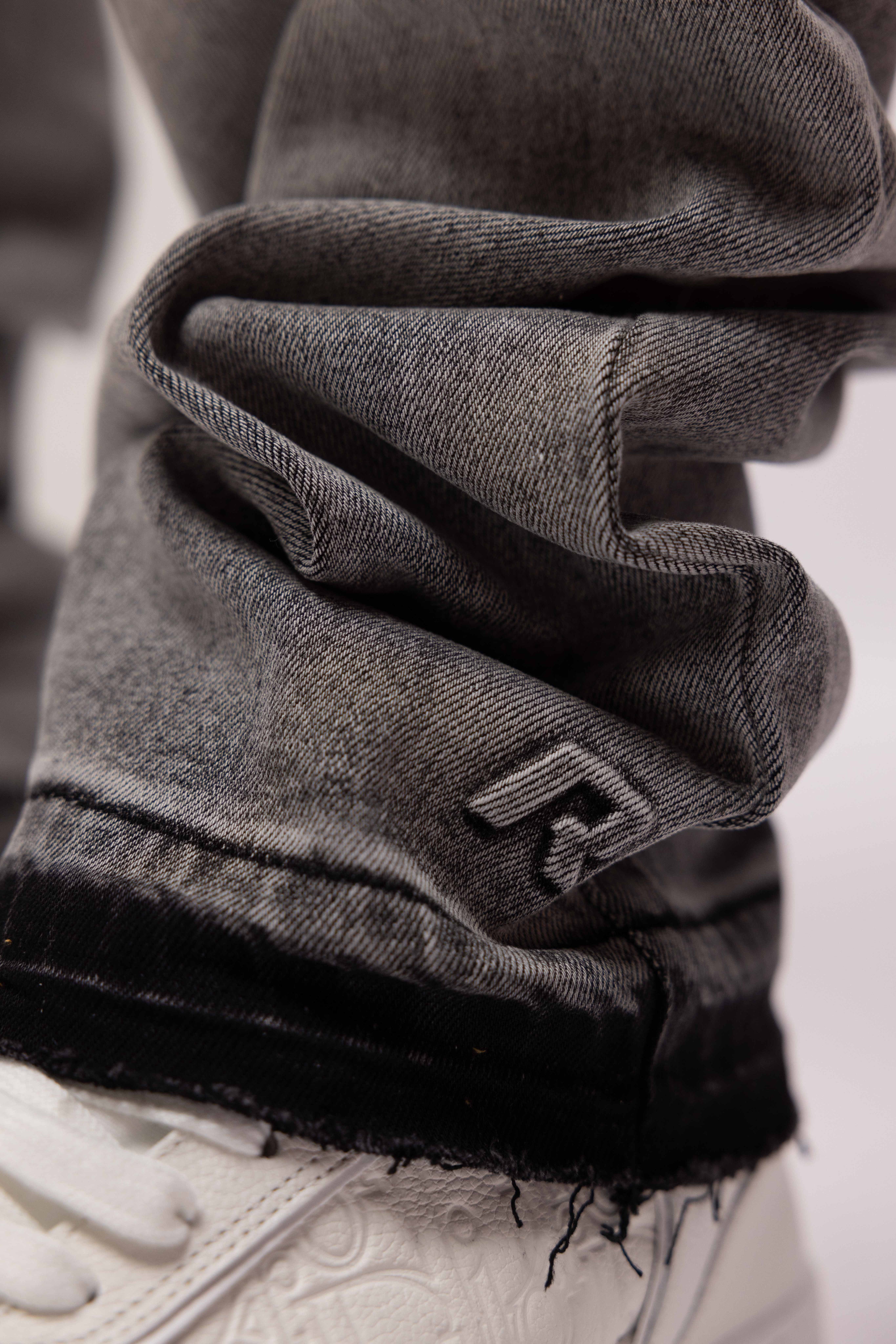 REGULAR GRADIENT WASHED DENIM JEANS BLACK/GREY