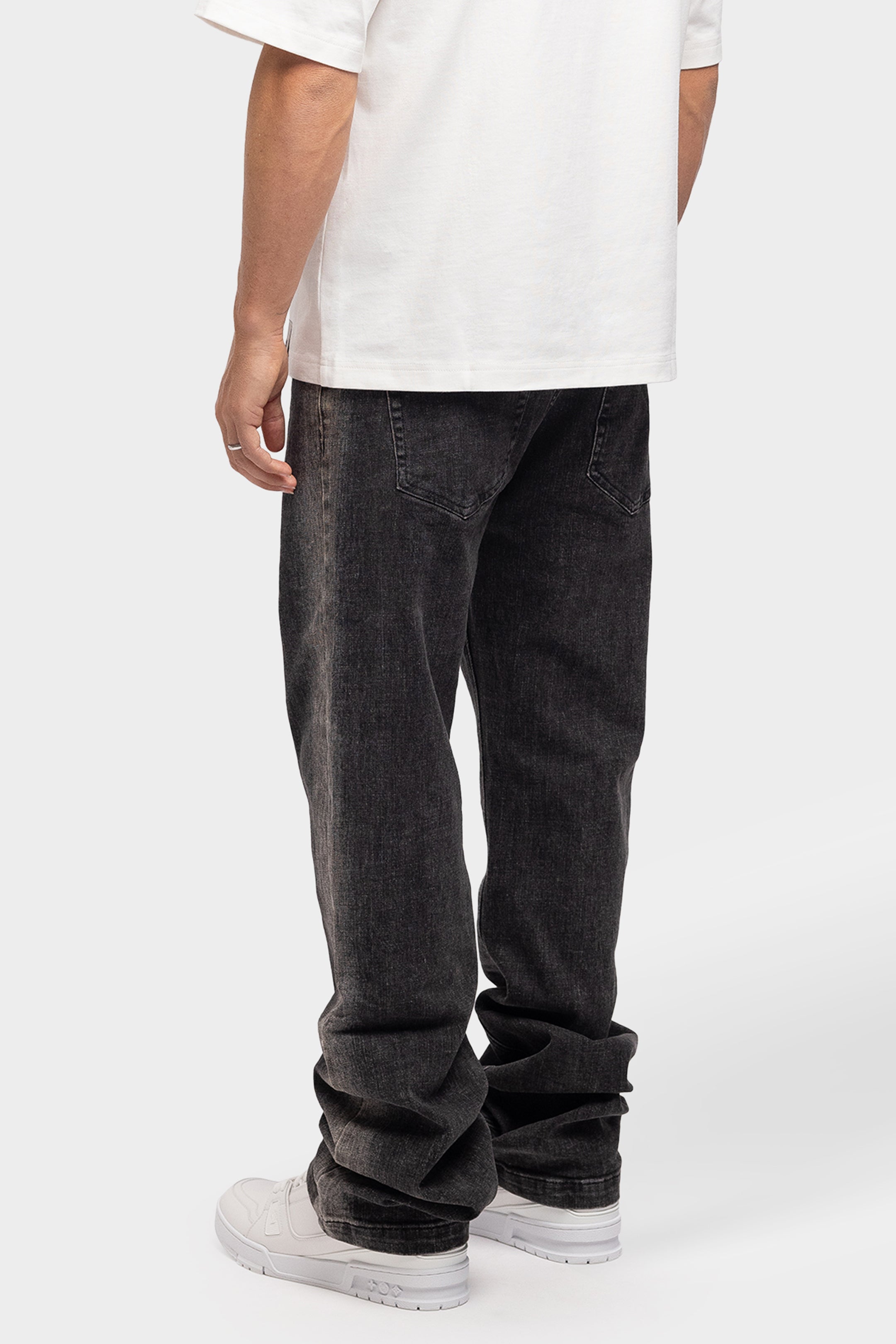 RELAXED EDGE WASHED DENIM JEANS DARK GREY