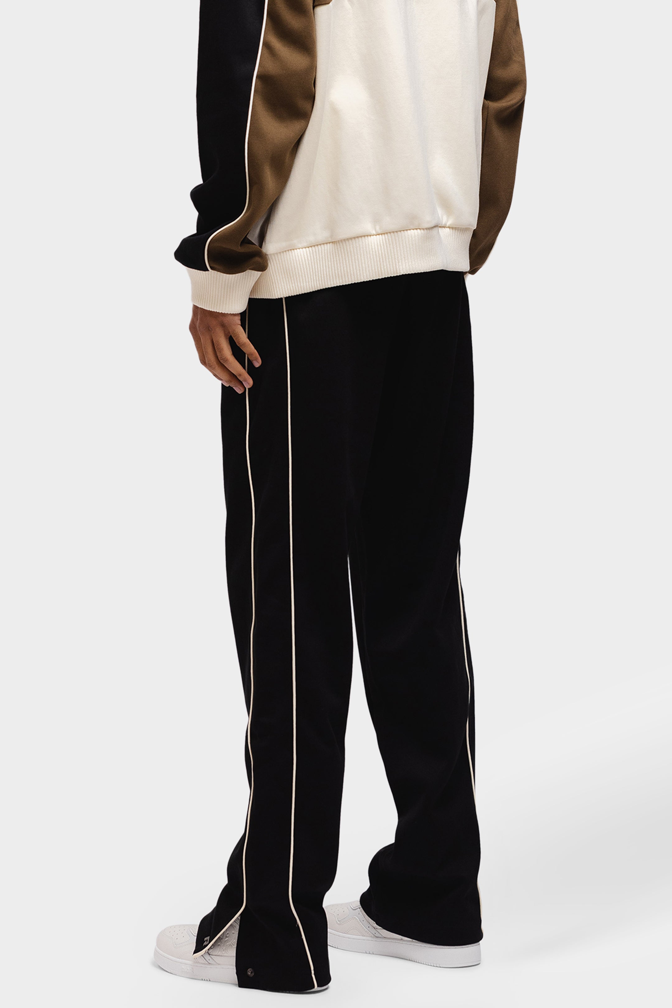 BUTTONED JOGGER BLACK