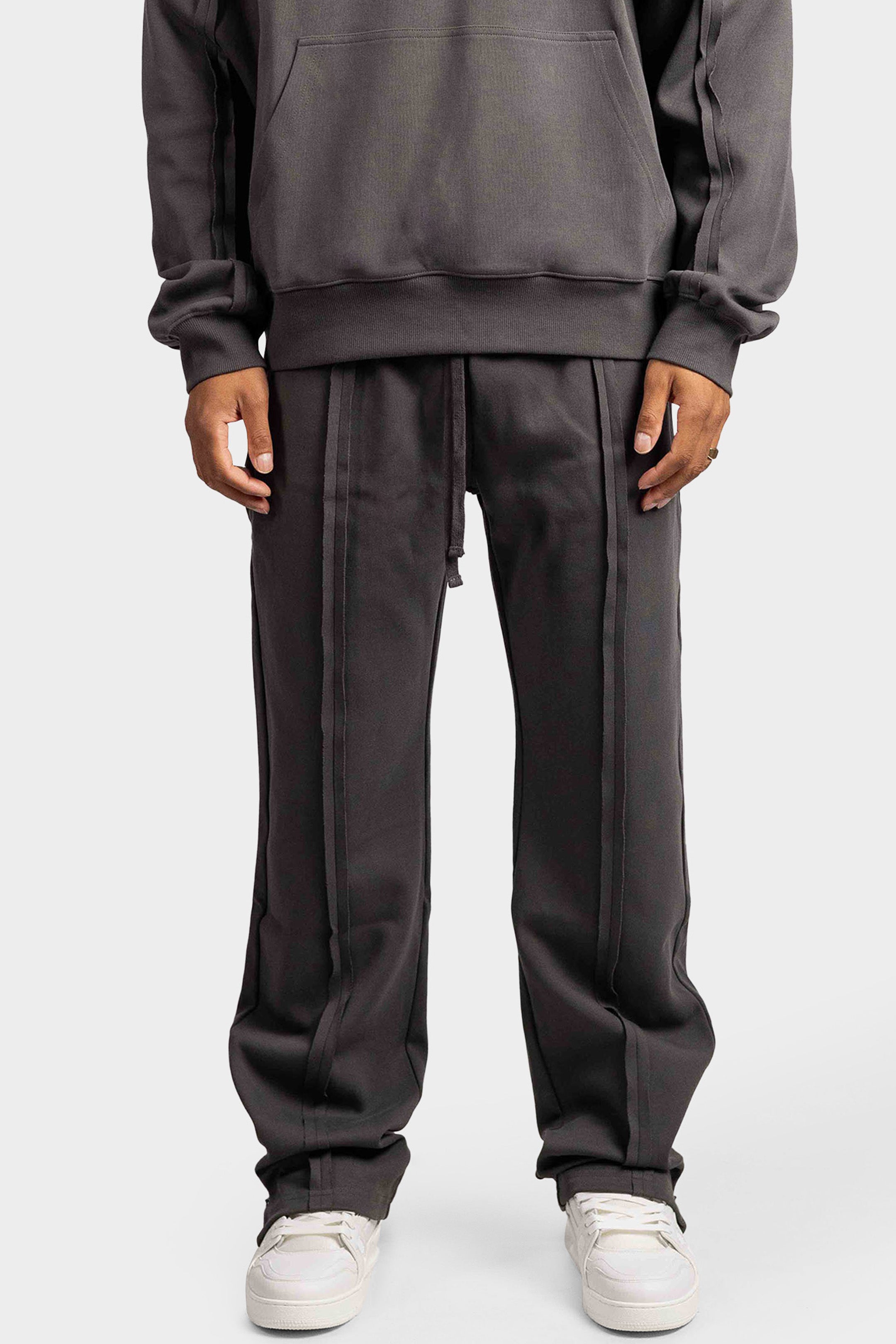 RAW SEAM STRAIGHT LEG ZIP JOGGER CHARCOAL