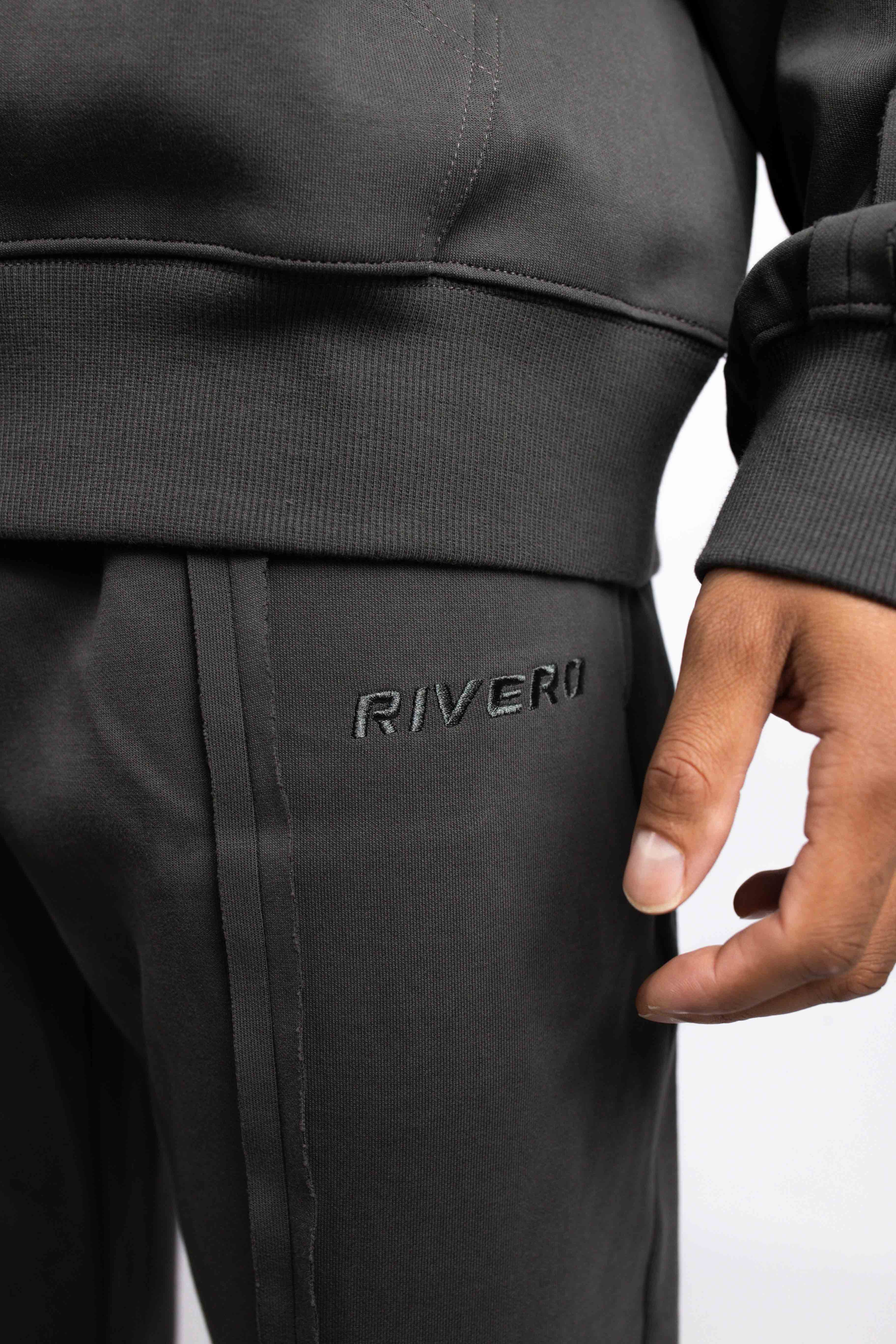 RAW SEAM STRAIGHT LEG ZIP JOGGER CHARCOAL