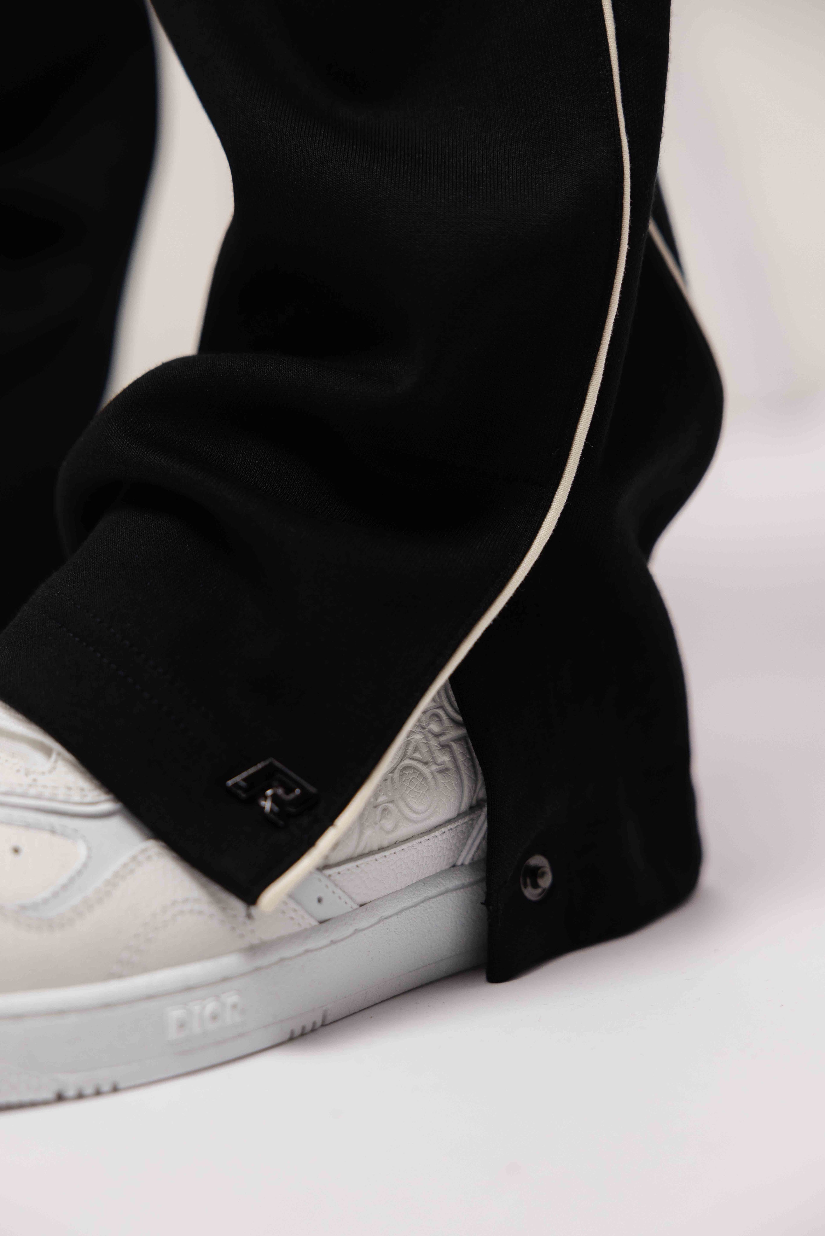 BUTTONED JOGGER BLACK
