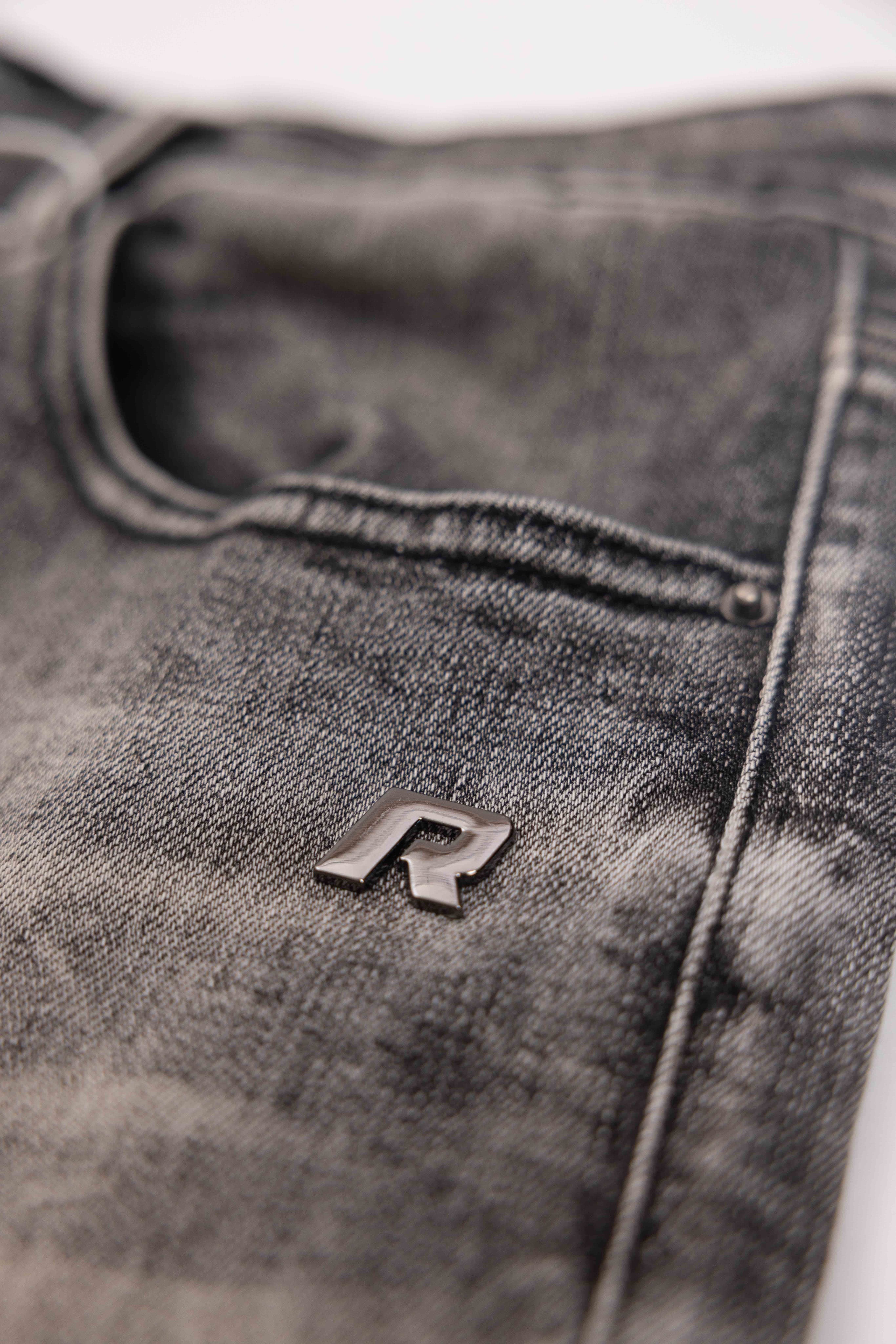 REGULAR PLAIN METAL WASHED DENIM JEANS